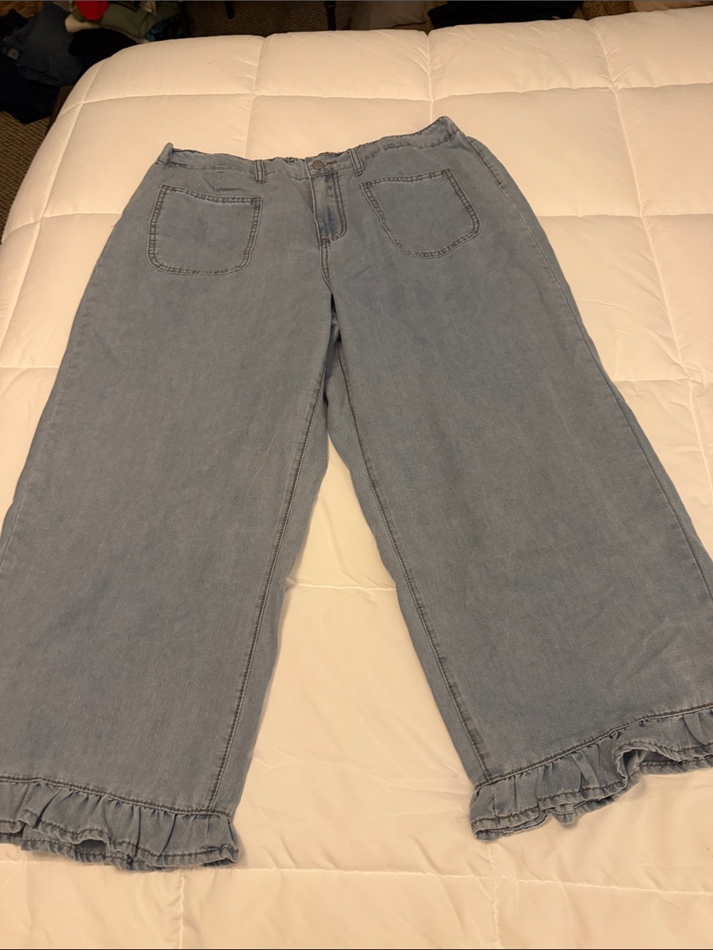 Light Blue Women's Ruffle Hem Jeans lightweight. Elastic back Size 3X NWOT